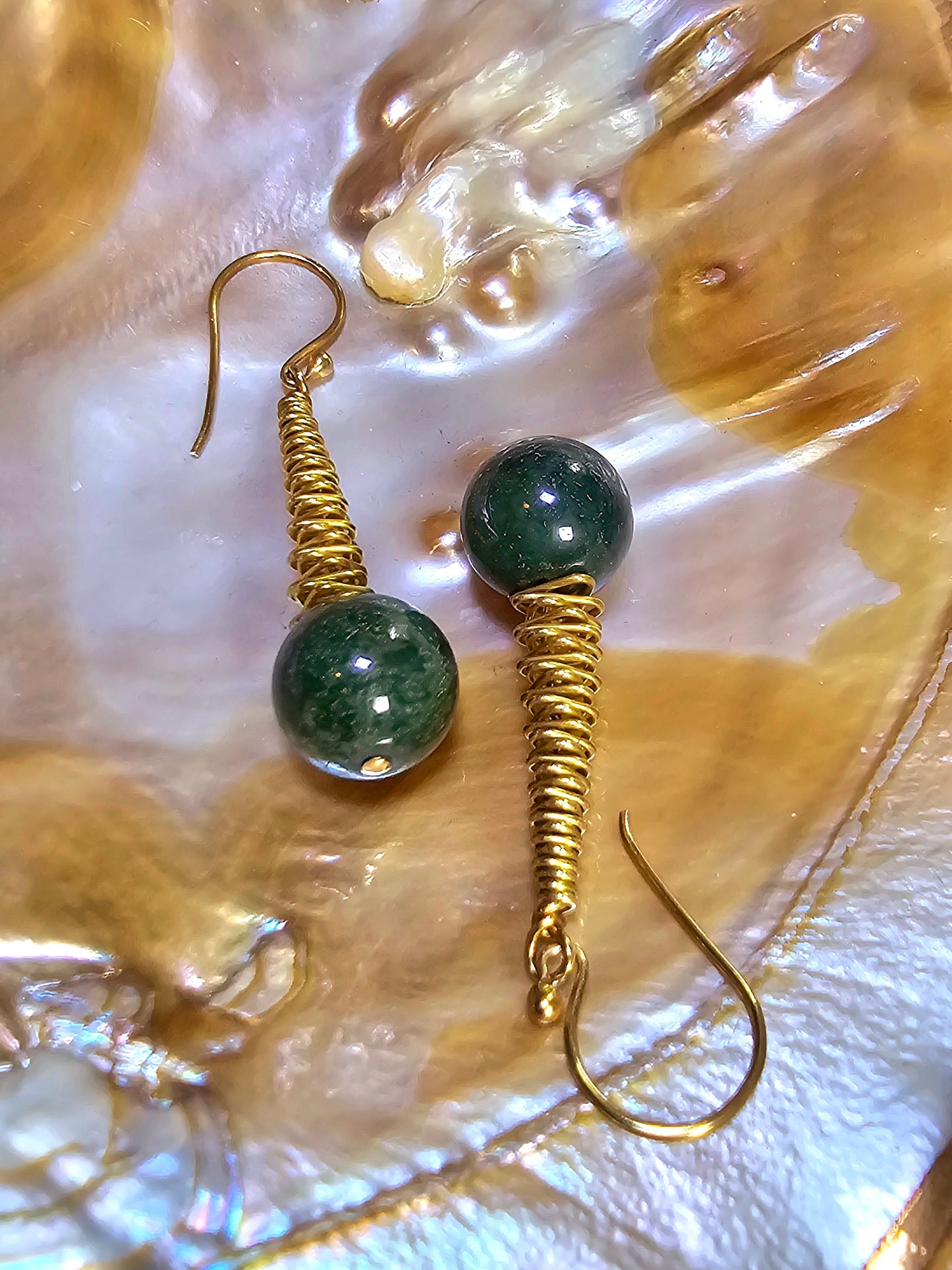 Spiralförmige Tropfenohrringe