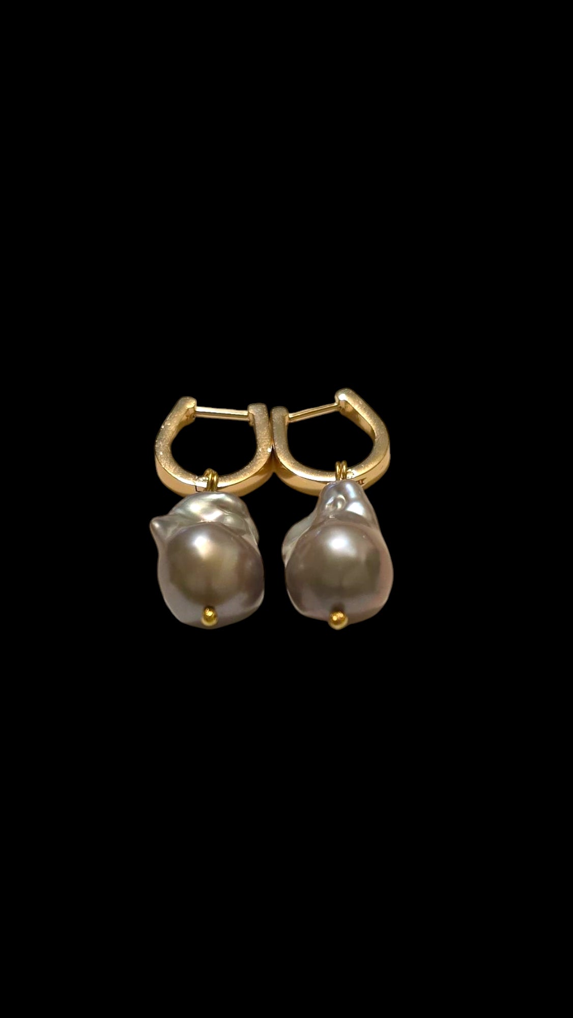 Huggie Pearl Earrings