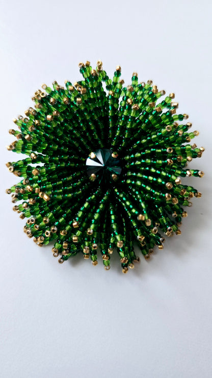 Grüne Sunburst-Brosche