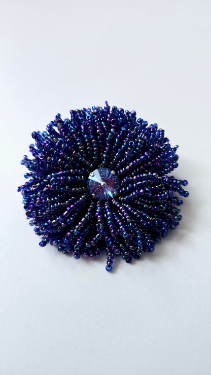 Königsblaue Sunburst-Brosche